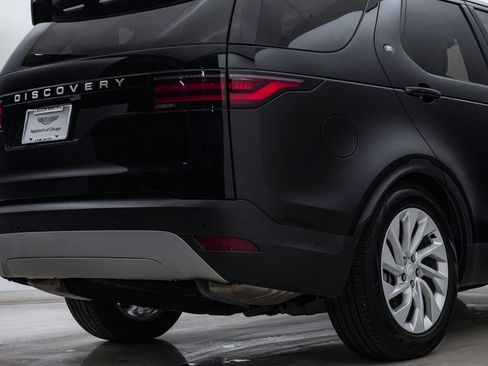 Used 2025 Land Rover Discovery S image 12