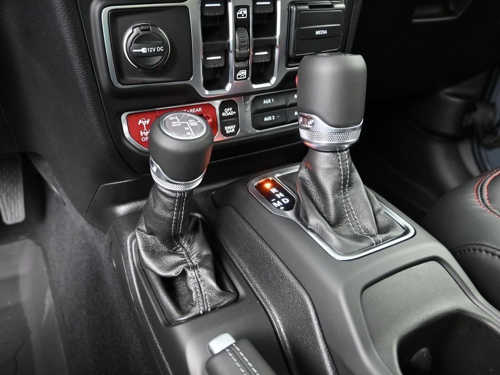 New 2025 Jeep Wrangler Unlimited Rubicon AWD/4WD image 18