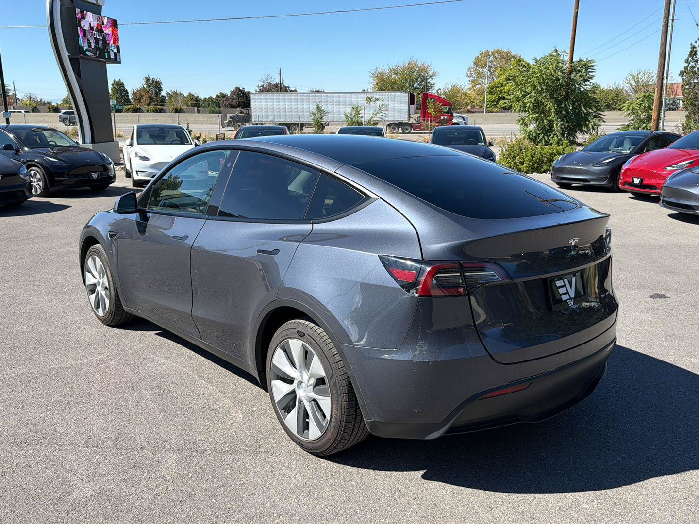 Used 2023 Tesla Model Y Long Range AWD/4WD image 5