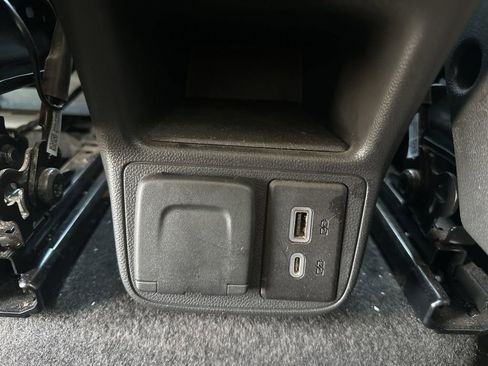 Used 2022 Buick Encore GX Essence w/ Advanced Technology Package FWD image 23