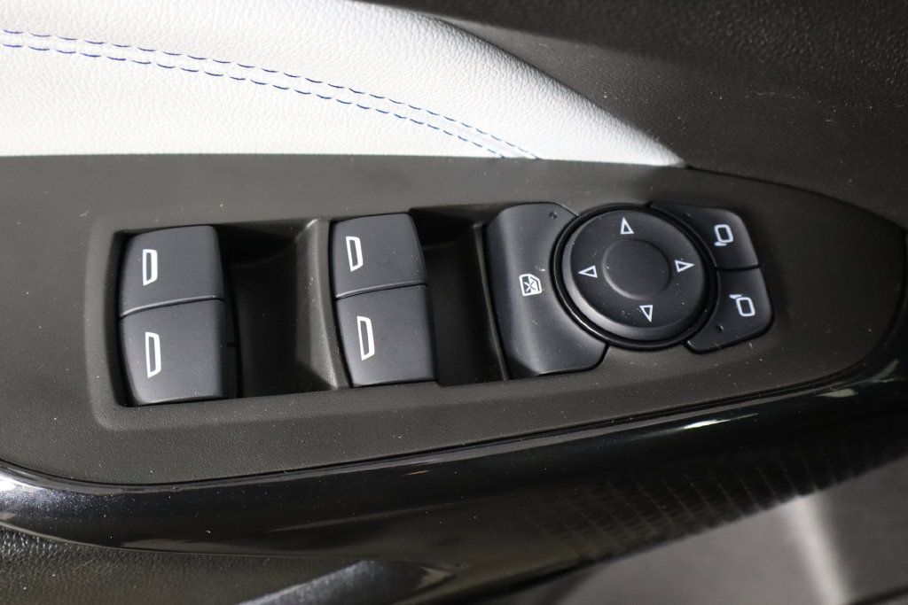 Used 2025 Chevrolet Trax LT w/ Sunroof Package FWD image 20