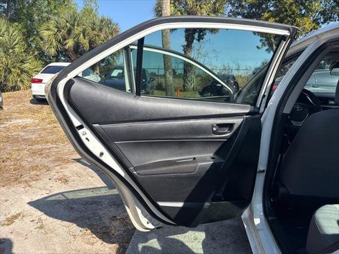 Used 2018 Toyota Corolla L image 14