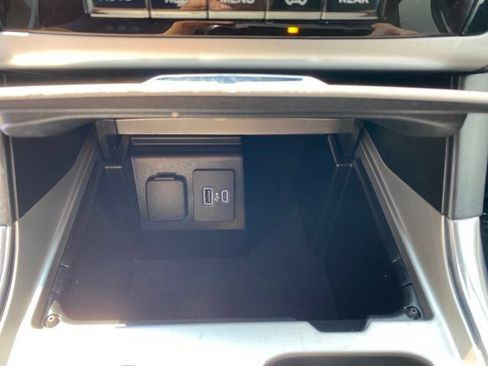 Used 2021 Ford Explorer XLT w/ Equipment Group 202A AWD/4WD image 18