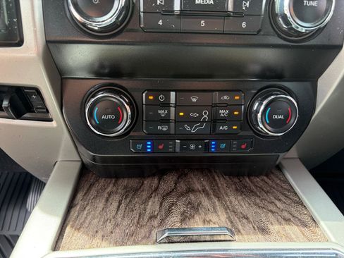 Used 2019 Ford F350 Lariat w/ Lariat Ultimate Package AWD/4WD image 24