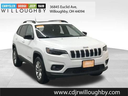 Certified 2022 Jeep Cherokee Latitude Lux w/ Sun & Sound Group image 3