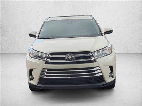 Used 2019 Toyota Highlander Limited FWD image 2