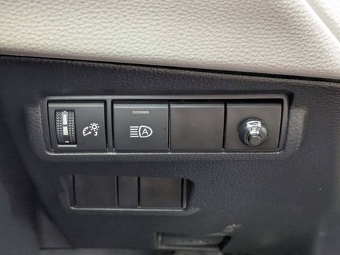 Used 2024 Toyota Corolla Cross L image 24