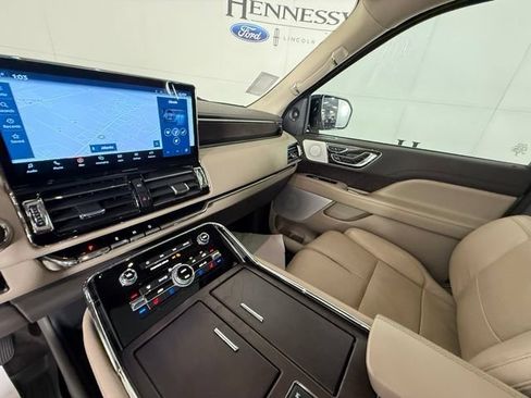 Used 2023 Lincoln Navigator L Reserve AWD/4WD image 31