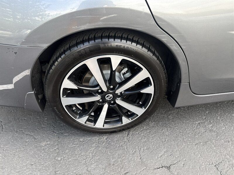 Used 2018 Nissan Altima 2.5 SR FWD image 11