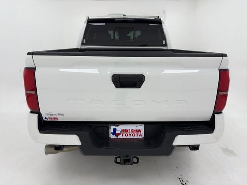 Used 2025 Toyota Tacoma SR5 w/ SR5 Upgrade Package image 39