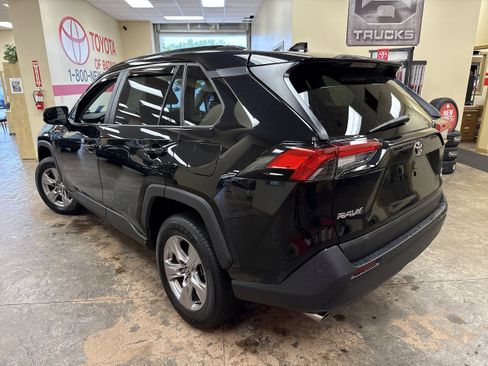 Used 2022 Toyota RAV4 XLE w/ Convenience Package image 8