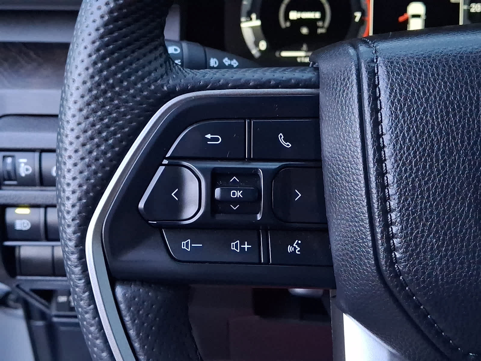 Used 2024 Toyota Tacoma Limited w/ Limited Package (LT) AWD/4WD image 25