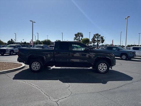 Certified 2026 Toyota Tacoma SR5 AWD/4WD image 5