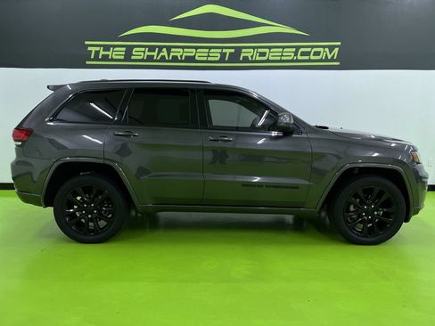 Used 2018 Jeep Grand Cherokee Altitude AWD/4WD image 10