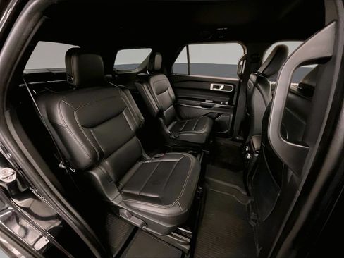 Used 2020 Ford Explorer XLT w/ Equipment Group 202A AWD/4WD image 32