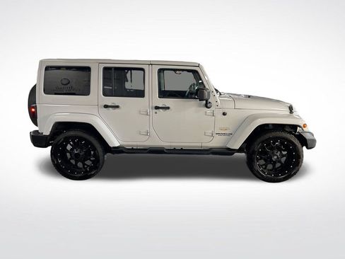 Used 2014 Jeep Wrangler Unlimited Sahara w/ Connectivity Group AWD/4WD image 7