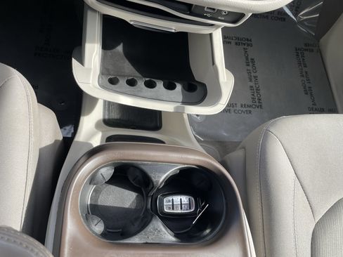 Used 2018 Chrysler Pacifica Touring Plus image 22