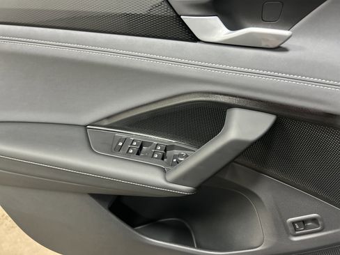 New 2025 Volkswagen Tiguan SE image 23