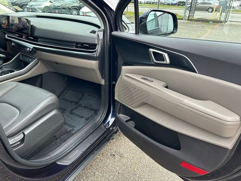 Used 2025 Kia Carnival image 13
