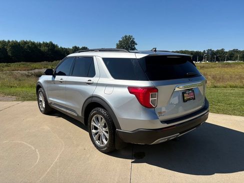 Used 2023 Ford Explorer XLT w/ Equipment Group 202A AWD/4WD image 7