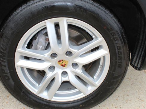 Used 2016 Porsche Cayenne Platinum Edition image 40