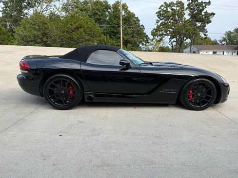 Used 2004 Dodge Viper SRT-10 image 2