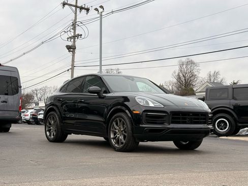 Used 2022 Porsche Cayenne Coupe image 18