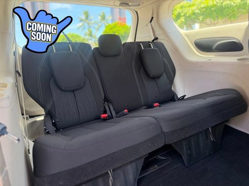 Used 2020 Chrysler Voyager LX FWD image 12