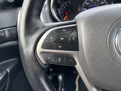 Used 2022 Jeep Grand Cherokee Laredo X image 21