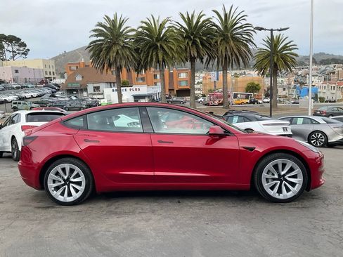 Used 2022 Tesla Model 3 RWD image 3