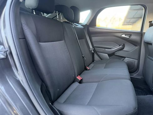 Used 2016 Ford Focus SE w/ SE Cold Weather Package image 18