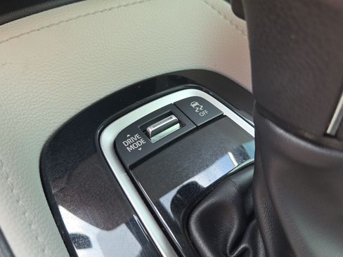 Used 2025 Toyota Corolla XSE FWD image 25