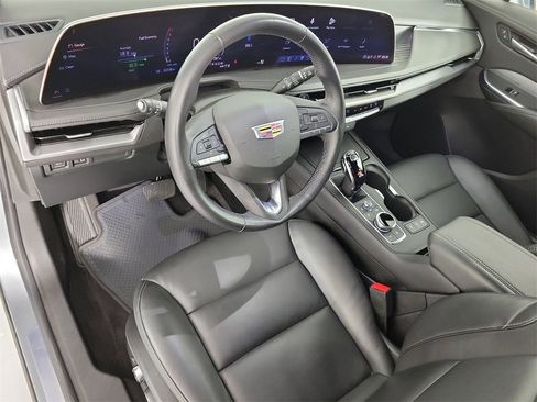 Certified 2025 Cadillac XT4 Premium Luxury image 17
