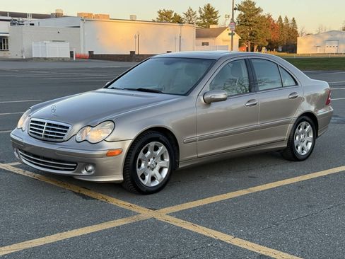 Used 2005 Mercedes-Benz C 320 Sedan image 2