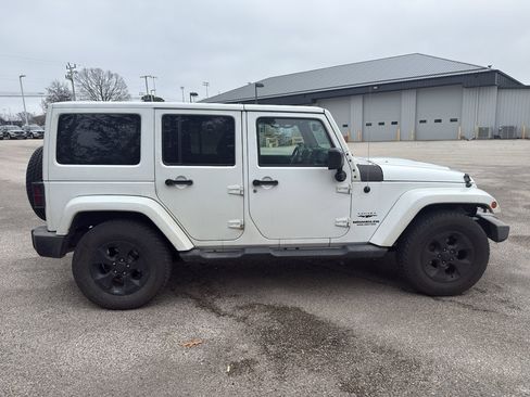 Used 2015 Jeep Wrangler Unlimited Sahara image 6