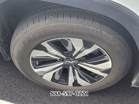 Certified 2024 Volkswagen Atlas SE FWD image 9