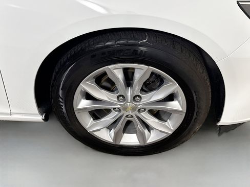 Used 2017 Chevrolet Malibu LT image 32