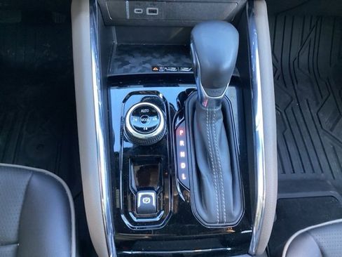 Used 2023 GMC Canyon Denali image 24