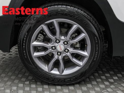 Used 2024 GMC Terrain SLT image 32