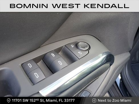 Used 2025 Chevrolet Traverse LT image 23