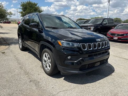 Used 2024 Jeep Compass Latitude AWD/4WD image 7