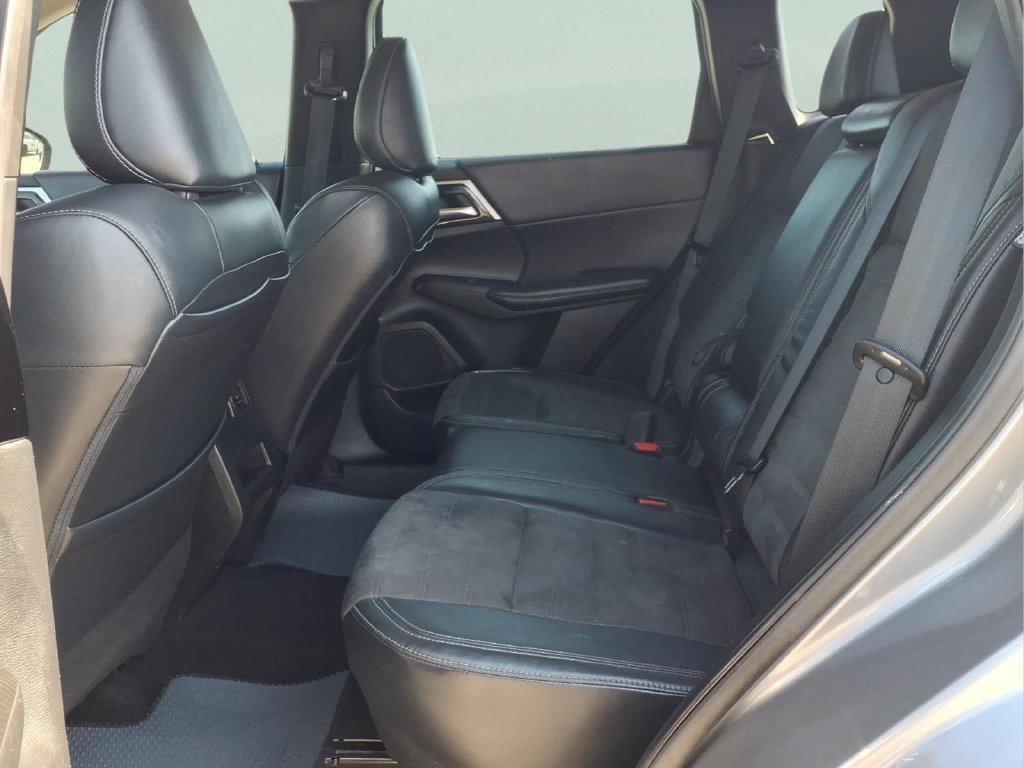 Used 2023 Mitsubishi Outlander SE FWD image 14