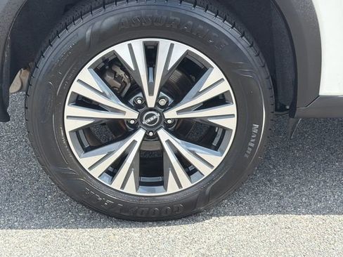 Used 2023 Nissan Rogue SV FWD image 17