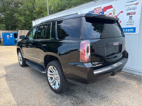 Used 2017 GMC Yukon SLT w/ Premium Edition AWD/4WD image 8