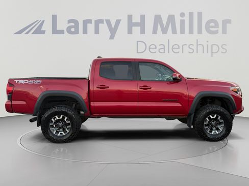 Used 2018 Toyota Tacoma TRD Off-Road w/ Technology Package AWD/4WD image 6