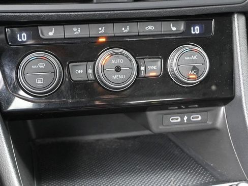 Used 2024 Volkswagen Jetta SE FWD image 13