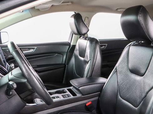 Used 2021 Ford Edge Titanium image 23