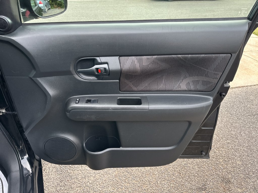 Used 2014 Scion xB FWD image 20