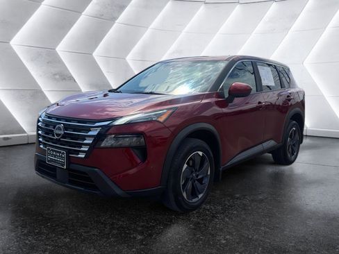 Used 2025 Nissan Rogue SV FWD image 3