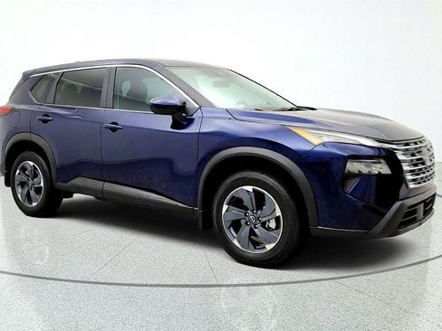 Used 2026 Nissan Rogue SV FWD image 3